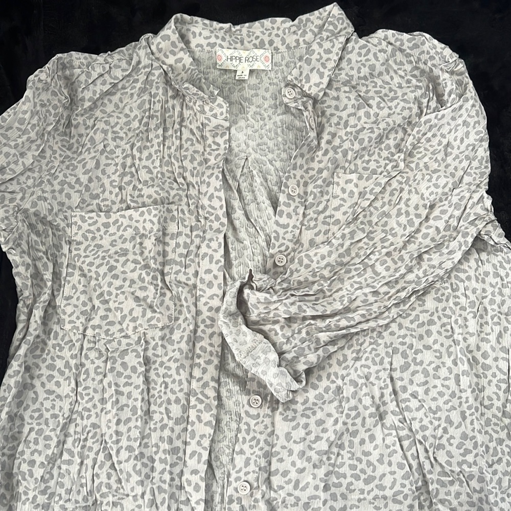 New without tag - cheetah print button down